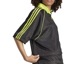 adidas Originals Relaxed Fit Crew Neck T-Shirt in Black