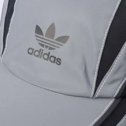 adidas Originals Road Cap in Silver black