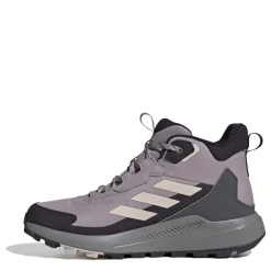 adidas Terrex Chukka Boots in Pink