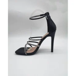 Chic Dmnt Sandal in Black
