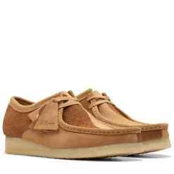 Clarks Originals Wallabee Shoes in Tan