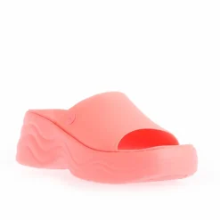 Crocs Skyline Sliders in Pink