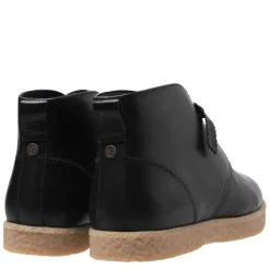 Farah Chukka Boots in Black