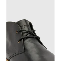 Farah Chukka Boots in Black