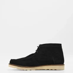 Farah Hanker Chukka Boots in Black