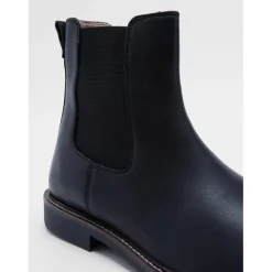 Farah Mansfield Boot in Black