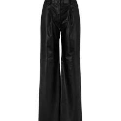 Hugo Herede 1 10241799 01 in Black