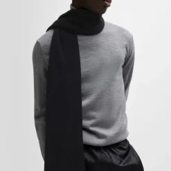 Hugo Zevon Scarf in Black