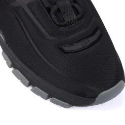Lavair Exo Trainers in Black