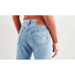 Levis 501 Crop Jeans in Light Blue