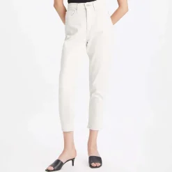 Levis High Waisted Mom Jeans in White