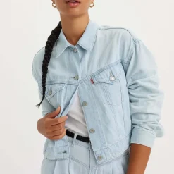 Levis Lightweight Trucker Jacket in Light Blue