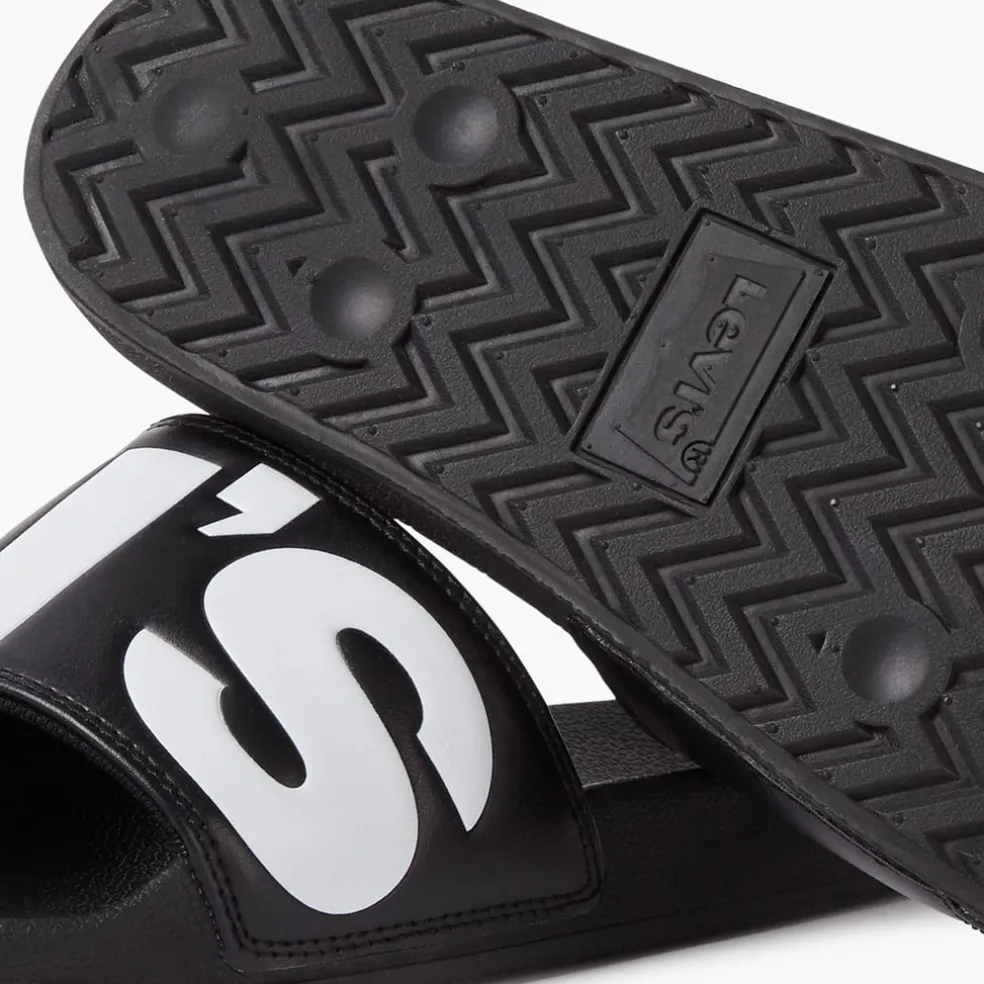 Levis Sliders in Black