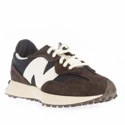 New Balance 327 Trainers in Brown