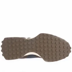 New Balance 327 Trainers in Brown