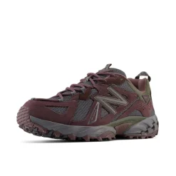 New Balance 610 Trainers in Burgundy