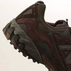 New Balance 610 Trainers in Burgundy