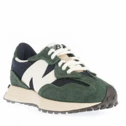 New Balance 327 Trainers in Green