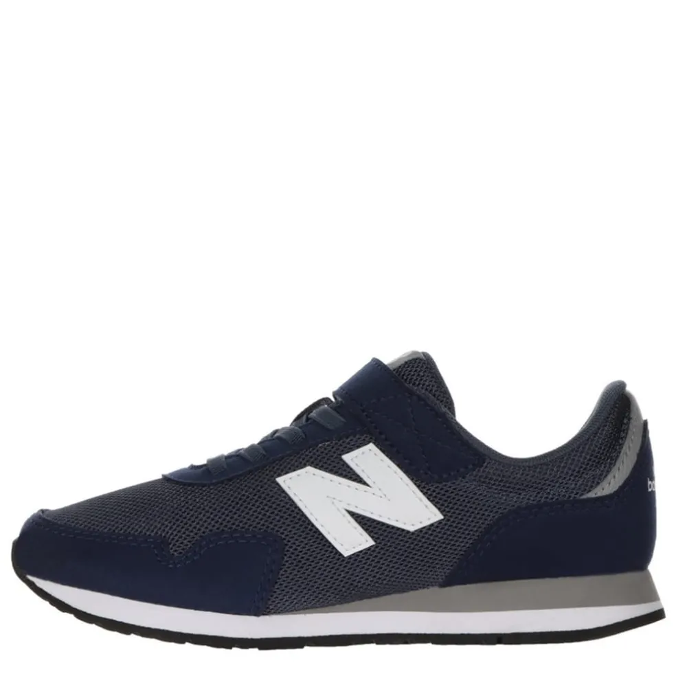 New Balance Low Top Round Toe Sneakers in Blue