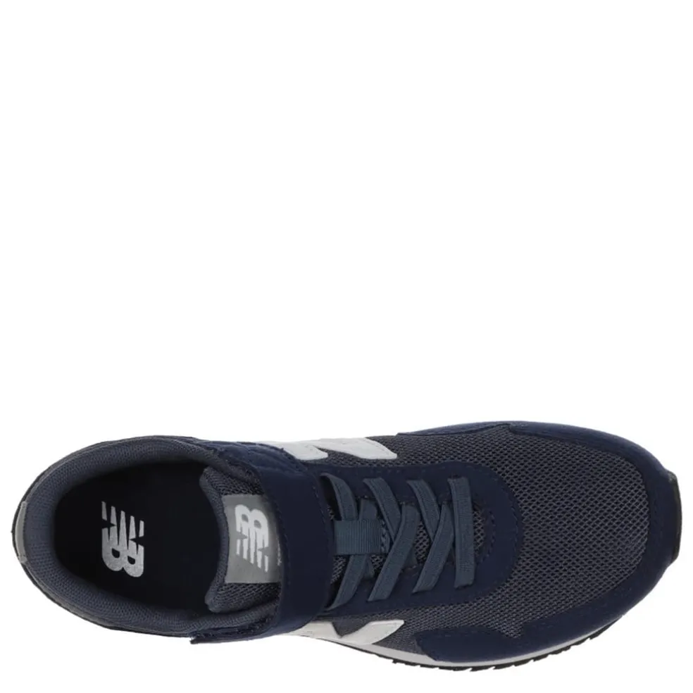 New Balance Low Top Round Toe Sneakers in Blue
