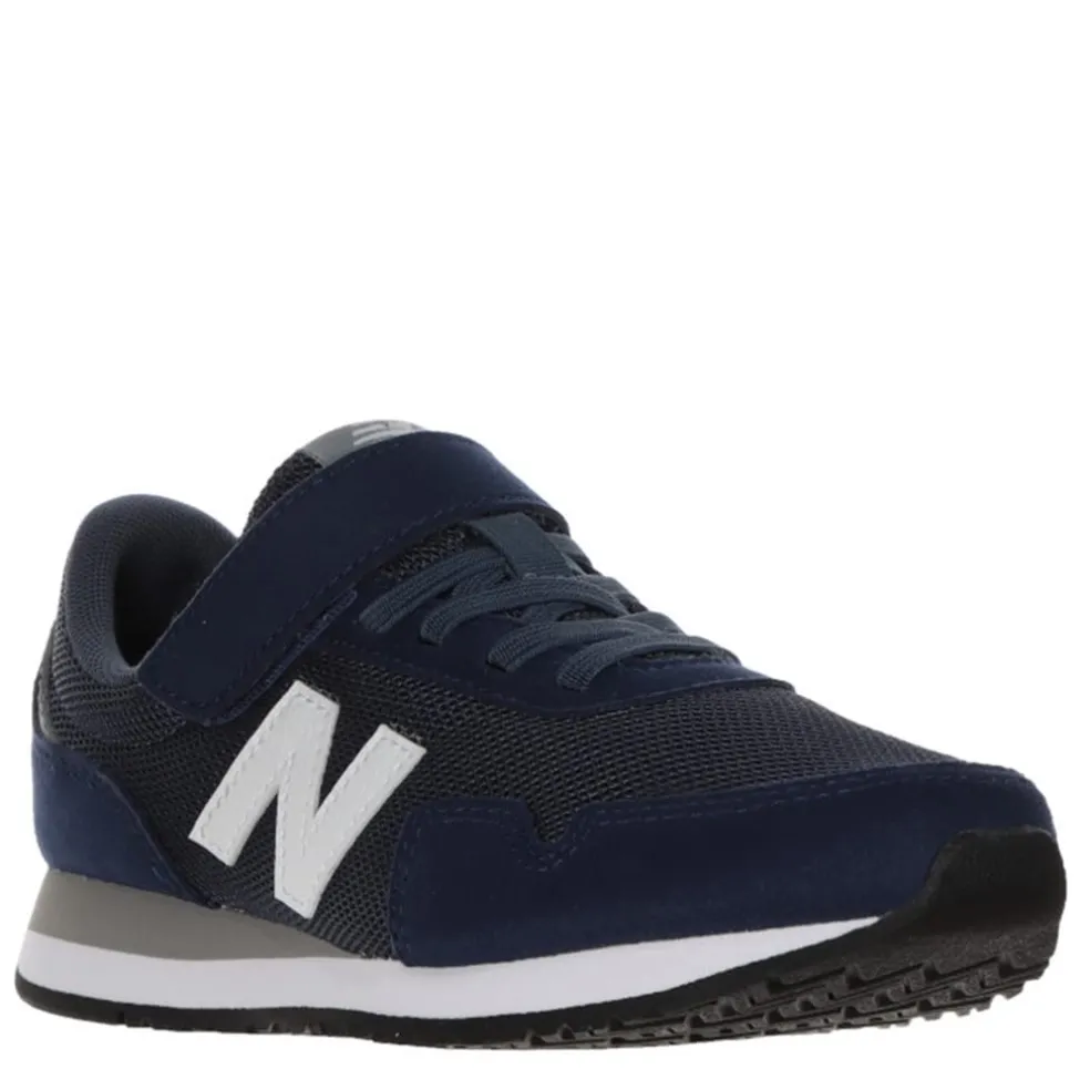 New Balance Low Top Round Toe Sneakers in Blue