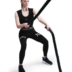 Nike 7 8 Teamtee in Black