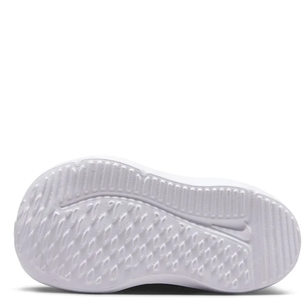 Nike Cosmic Runner in Pink