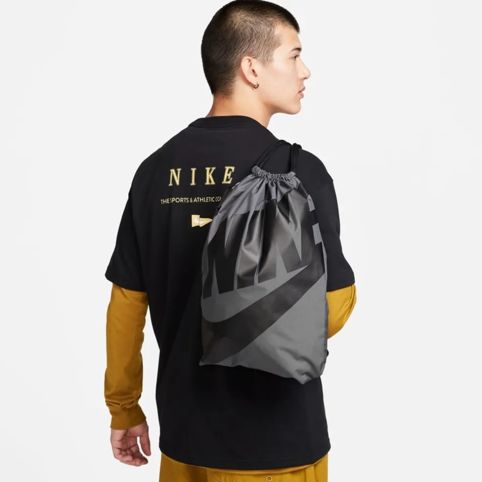 Nike Heritage Gmsk 09 in Grey