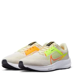 Nike Pegasus 40 Road Running Trainers in White