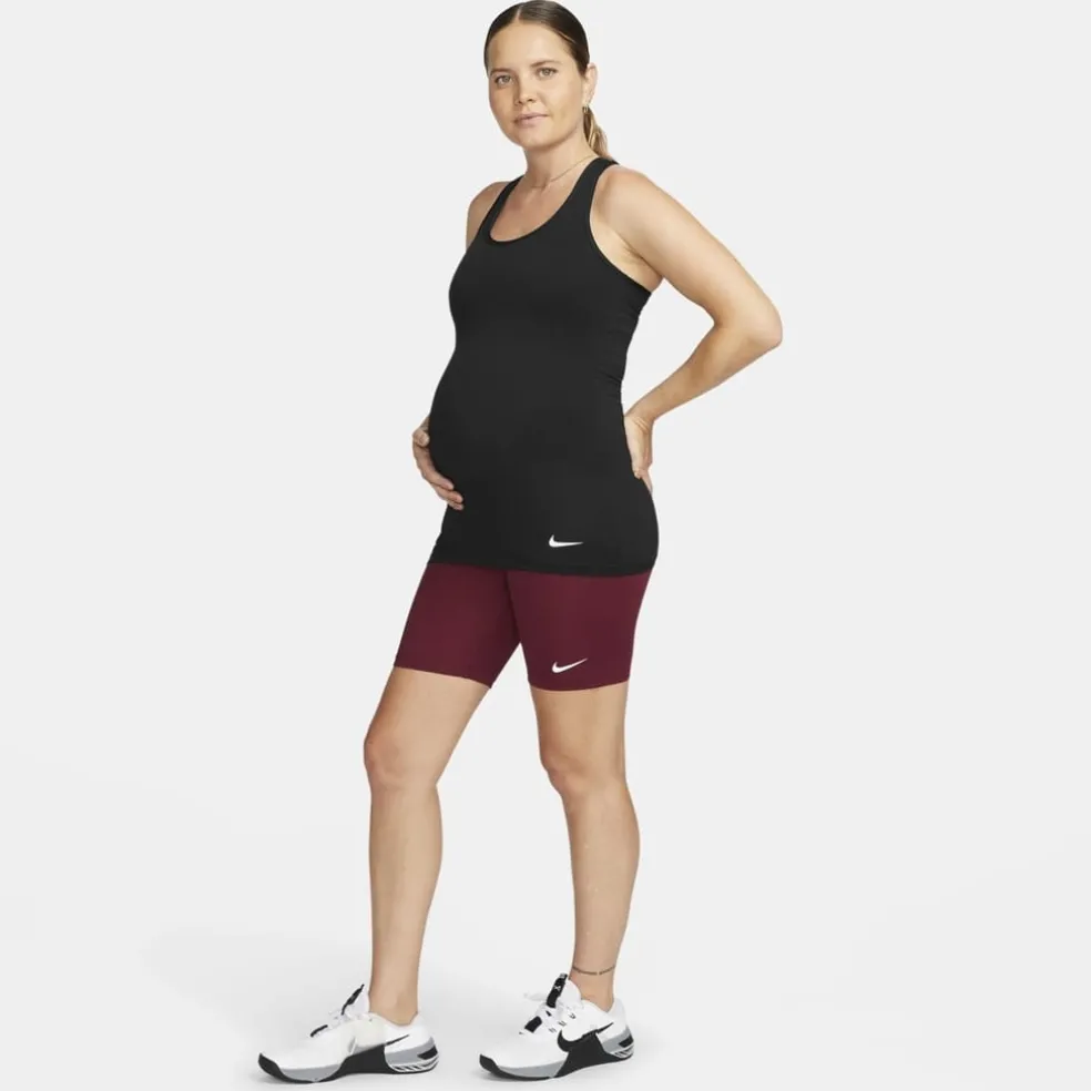 Nike Scoop Neck Tank Top in Black