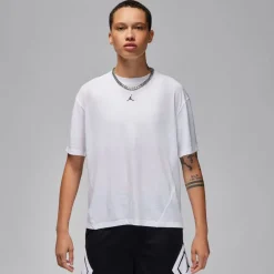 Nike Sport Diamond Crew Neck Regular Fit T-Shirt in White