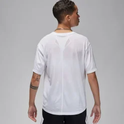 Nike Sport Diamond Crew Neck Regular Fit T-Shirt in White