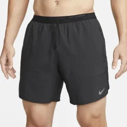 Nike Stride 7in Shorts in Black