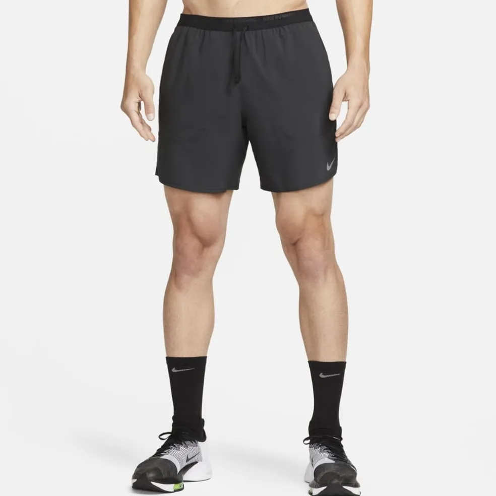 Nike Stride 7in Shorts in Black