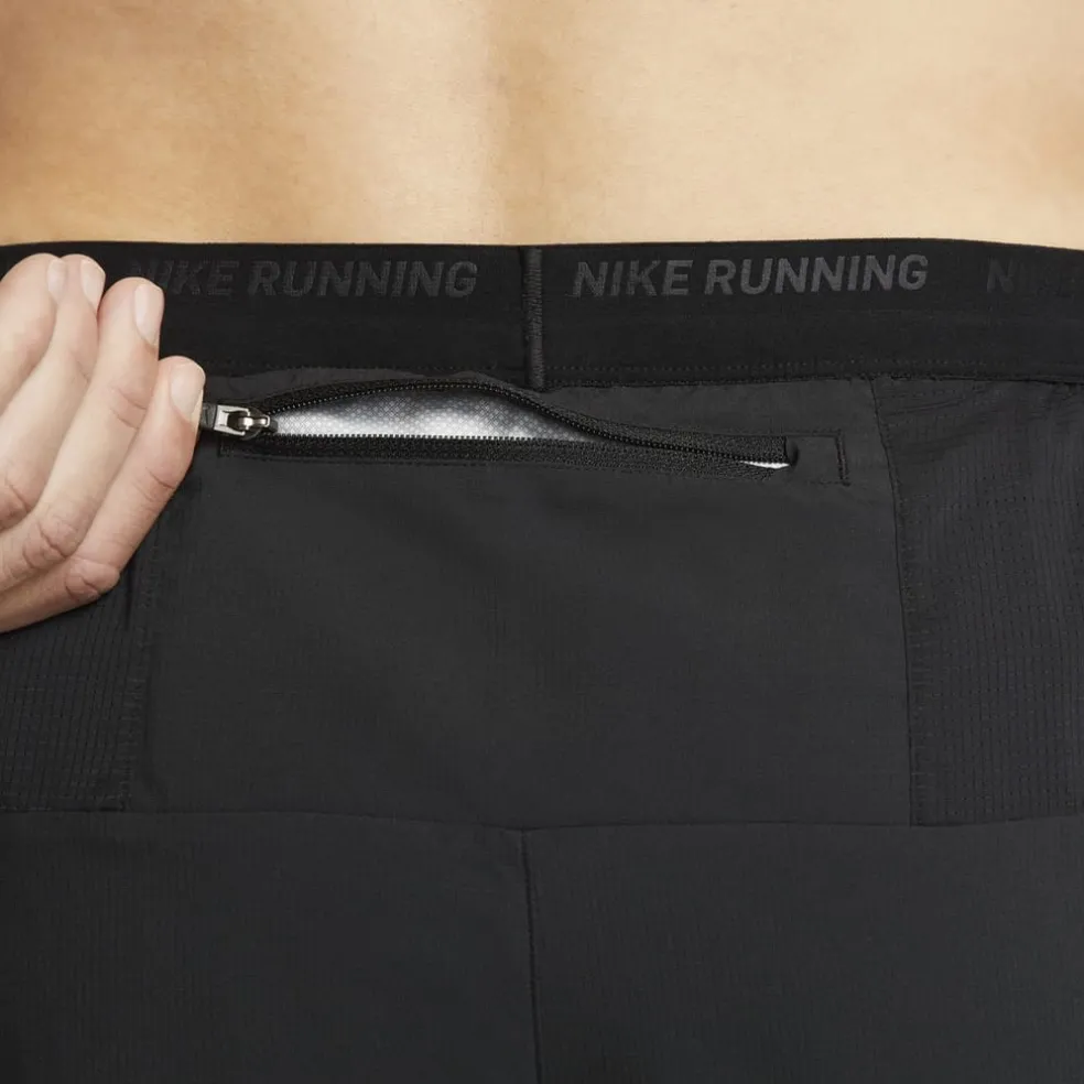 Nike Stride 7in Shorts in Black