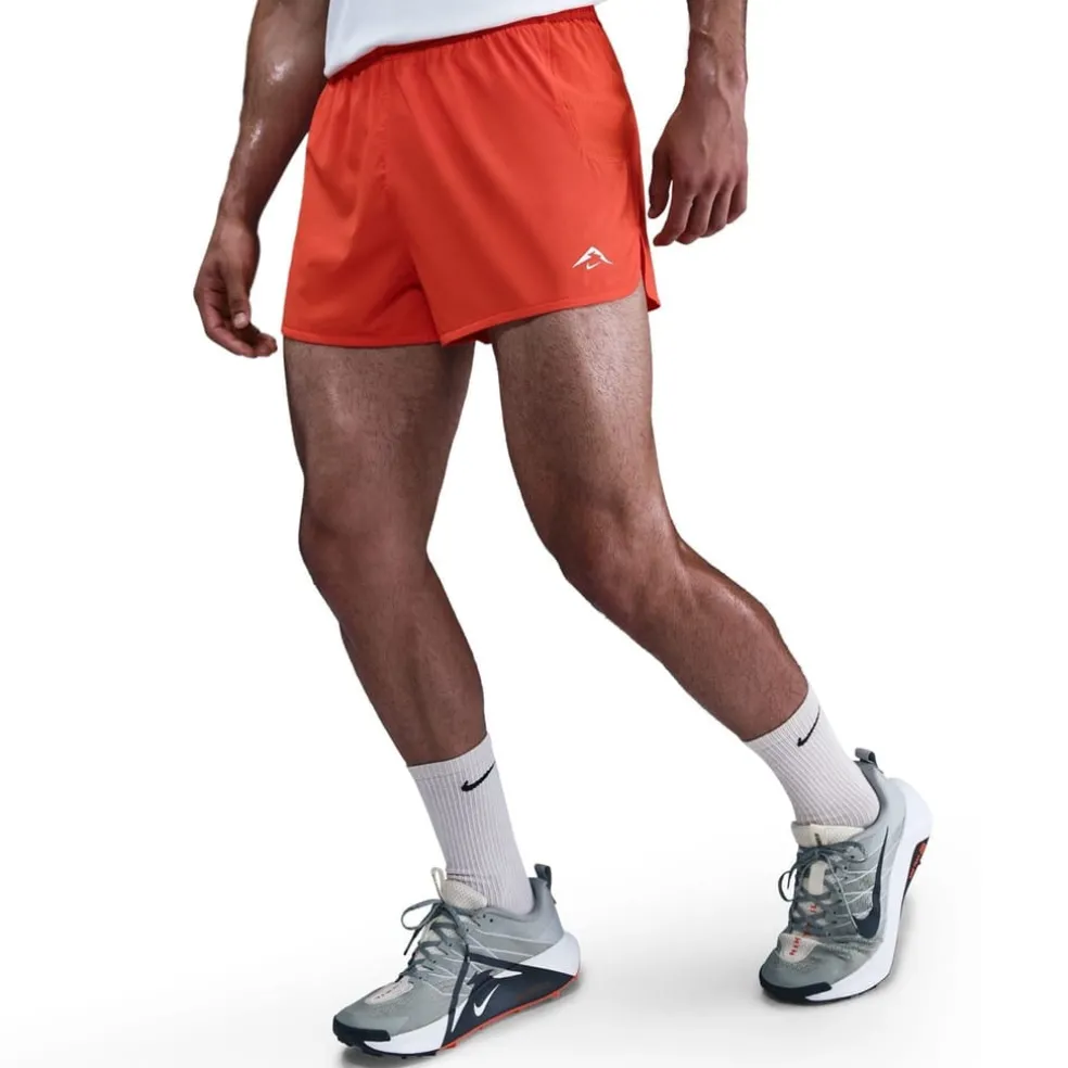 Nike Trailwind Shorts in Red