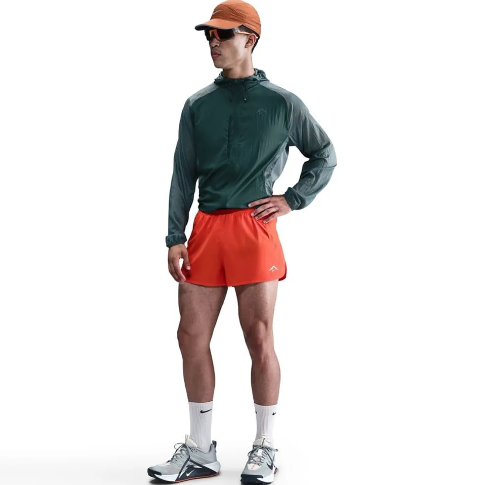 Nike Trailwind Shorts in Red