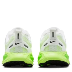 Nike Vomero 18 in White