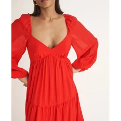 Nobodys Child Char Sweetheart Neck Midi Tiered Dress in Red