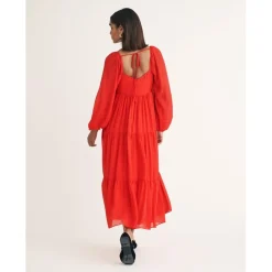 Nobodys Child Char Sweetheart Neck Midi Tiered Dress in Red