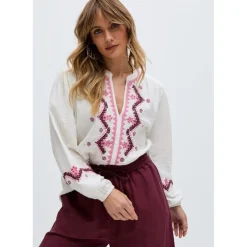 Raffya V Neck Embroidered Blouse In White in Neutral
