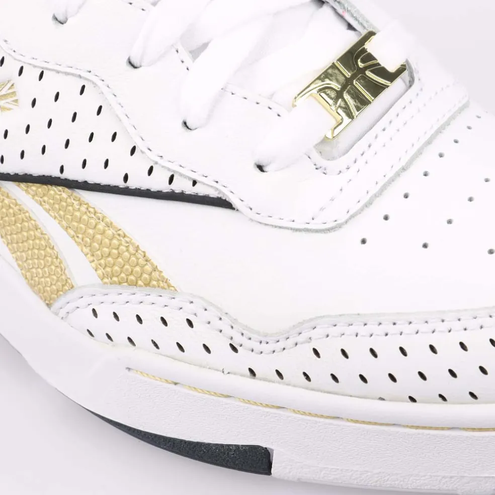 Reebok BB 4000 II Trainers in White gold