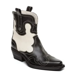 Steve Madden Waynoa Boots in Black