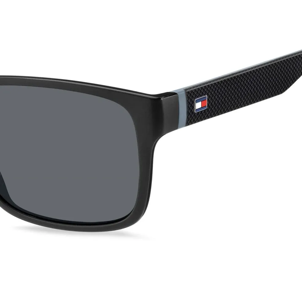 Tommy Hilfiger Sunglasses in Black