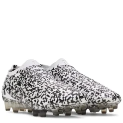 Under Armour Magnetico Elite Adults Firm Ground Football Boots in Black