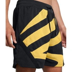 Under Armour Mens Curry Sig Shorts in Black